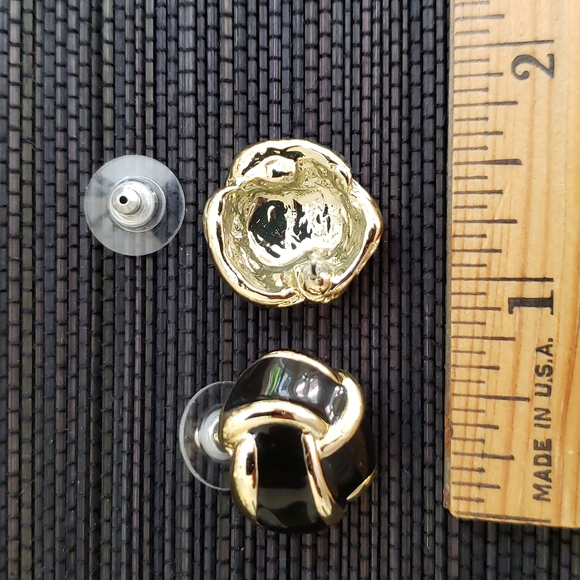 VTG Classic Enamel Knot Earrings, black and gold - Picture 5 of 5
